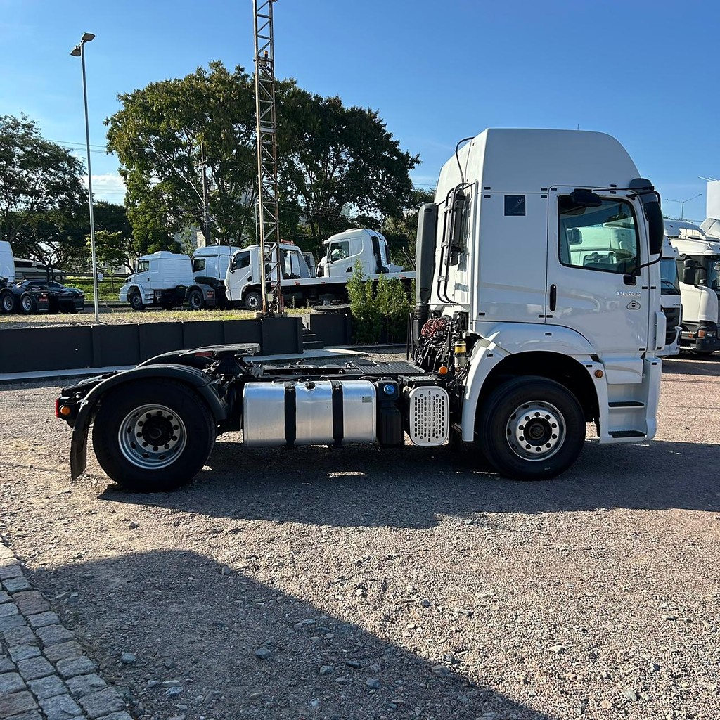 Caminhão VOLKSWAGEN VW 19360 Cavalo Mecânico ANO 2022 de Patio 201 Caminhoes e Carretas no Paraná