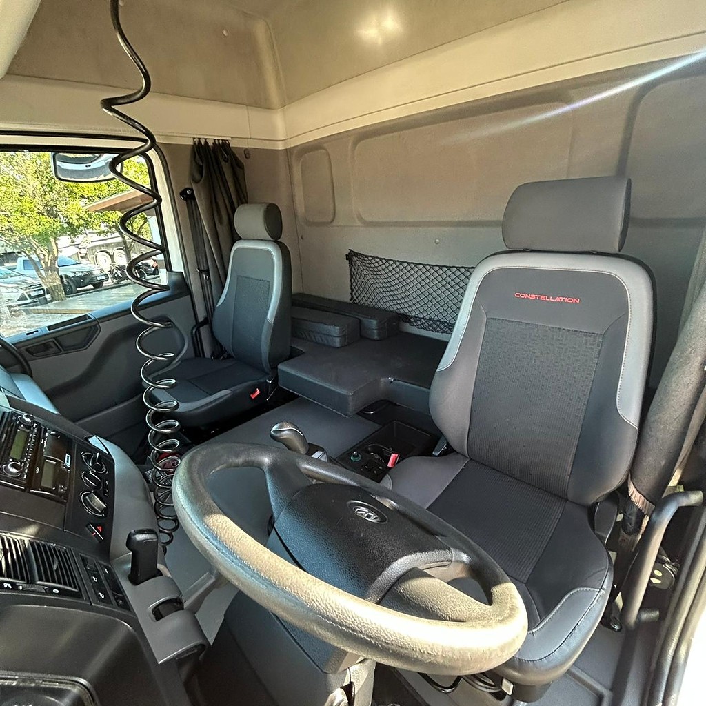 Caminhão VOLKSWAGEN VW 19360 Cavalo Mecânico ANO 2022 de Patio 201 Caminhoes e Carretas no Paraná