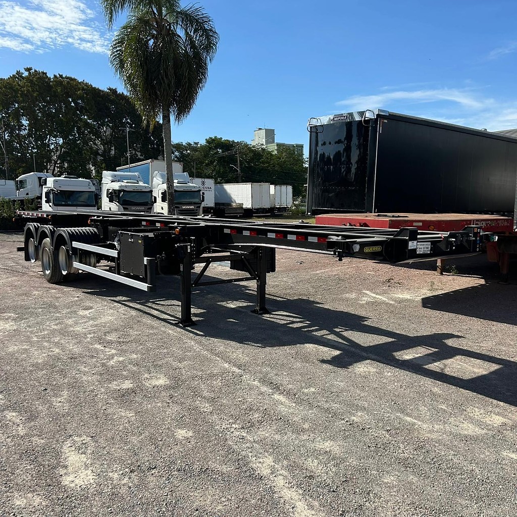 Carreta SEMI-REBOQUE PORTA-CONTAINER Guerra ANO 2026 3 Eixos de Patio 201 Caminhoes e Carretas no Paraná