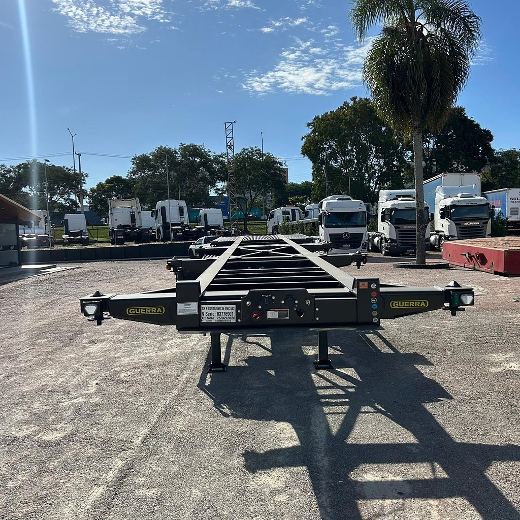 Carreta SEMI-REBOQUE PORTA-CONTAINER Guerra ANO 2026 3 Eixos de Patio 201 Caminhoes e Carretas no Paraná