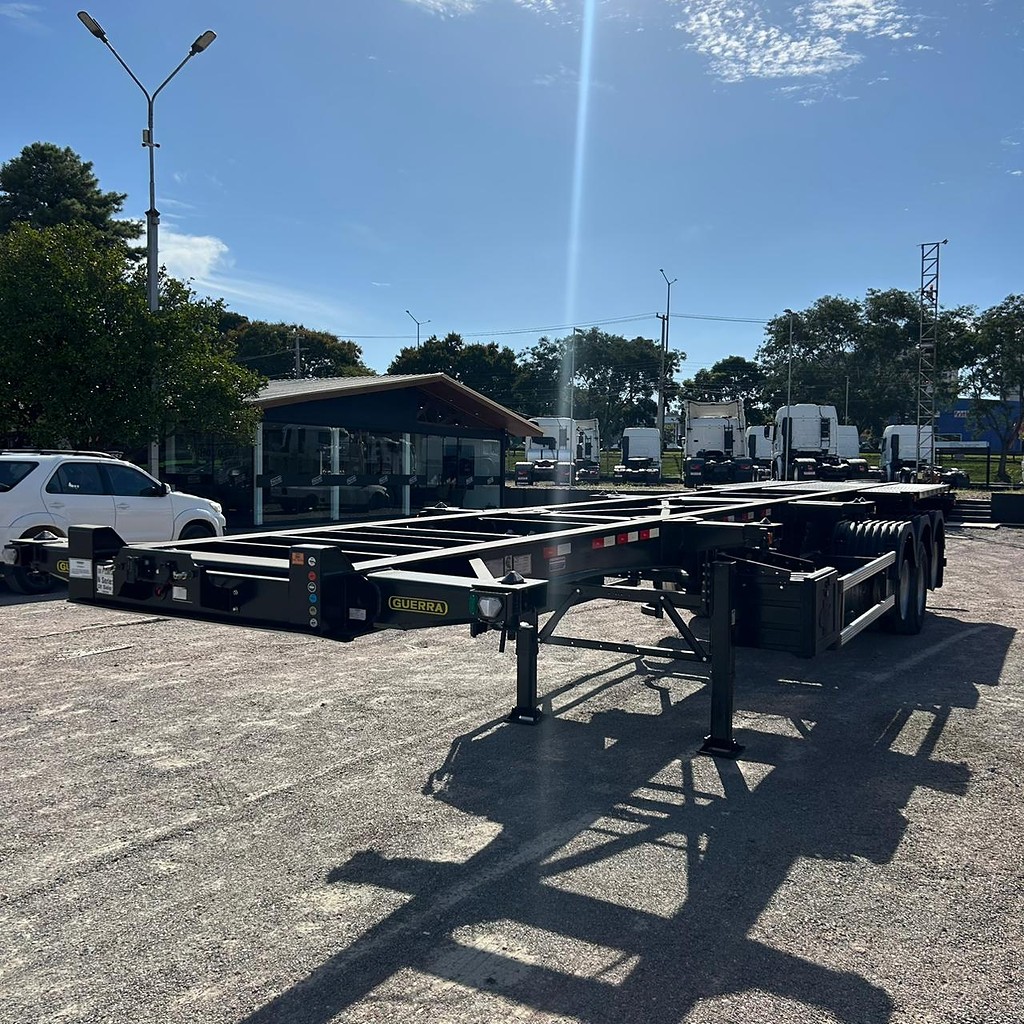 Carreta SEMI-REBOQUE PORTA-CONTAINER Guerra ANO 2026 3 Eixos de Patio 201 Caminhoes e Carretas no Paraná