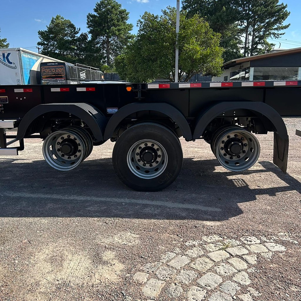 Carreta SEMI-REBOQUE PORTA-CONTAINER Guerra ANO 2026 3 Eixos de Patio 201 Caminhoes e Carretas no Paraná