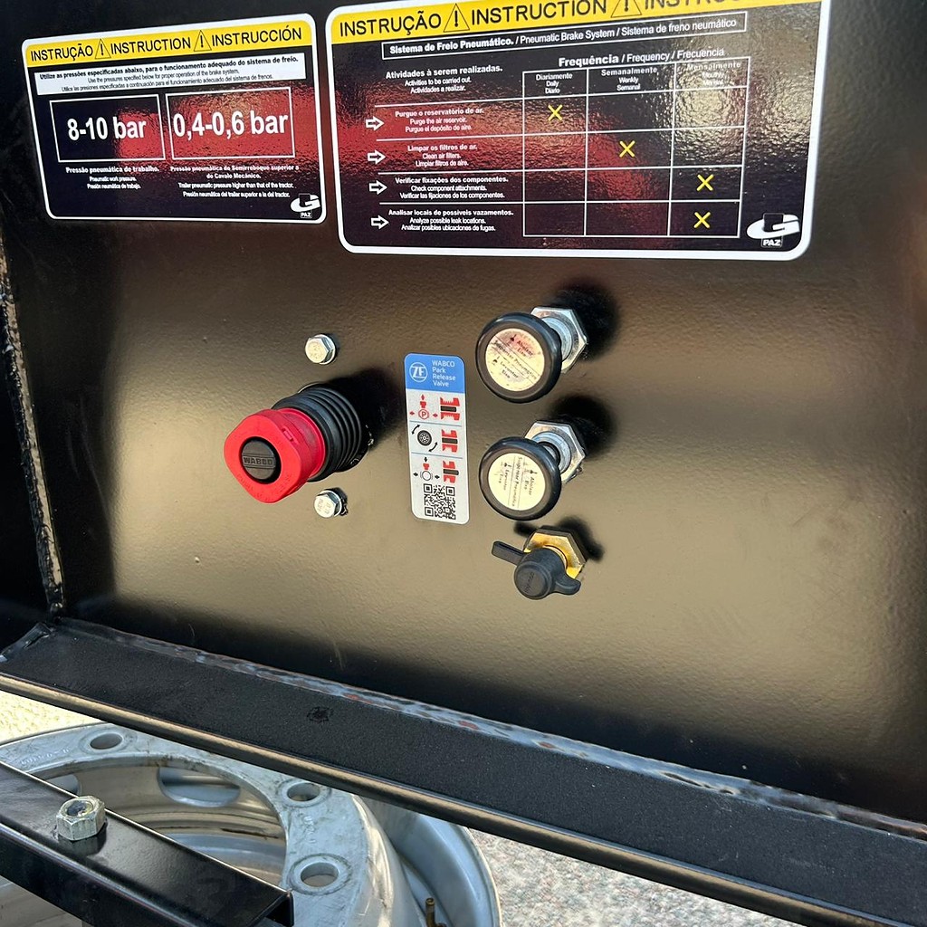 Carreta SEMI-REBOQUE PORTA-CONTAINER Guerra ANO 2026 3 Eixos de Patio 201 Caminhoes e Carretas no Paraná