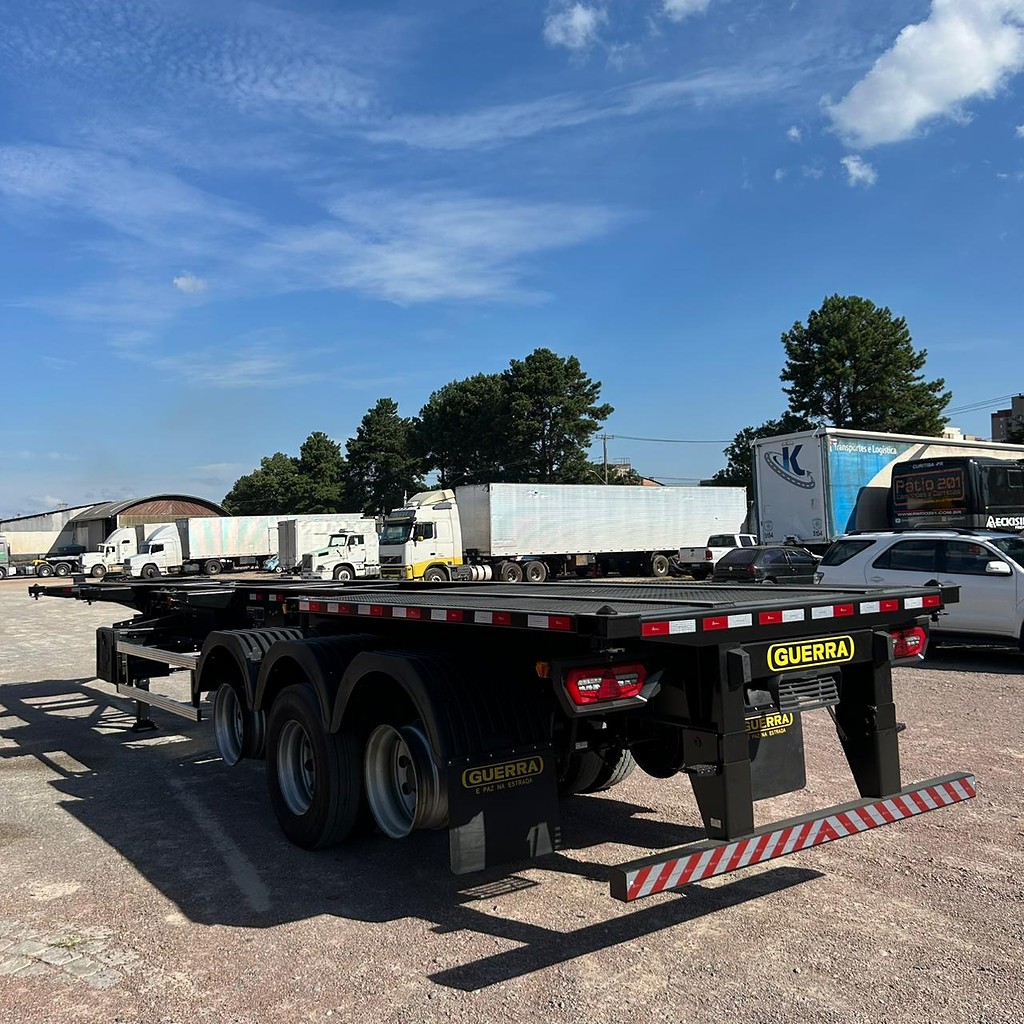 Carreta SEMI-REBOQUE PORTA-CONTAINER Guerra ANO 2026 3 Eixos de Patio 201 Caminhoes e Carretas no Paraná