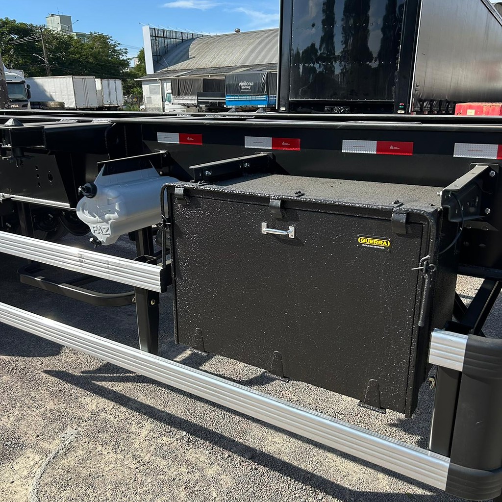 Carreta SEMI-REBOQUE PORTA-CONTAINER Guerra ANO 2026 3 Eixos de Patio 201 Caminhoes e Carretas no Paraná