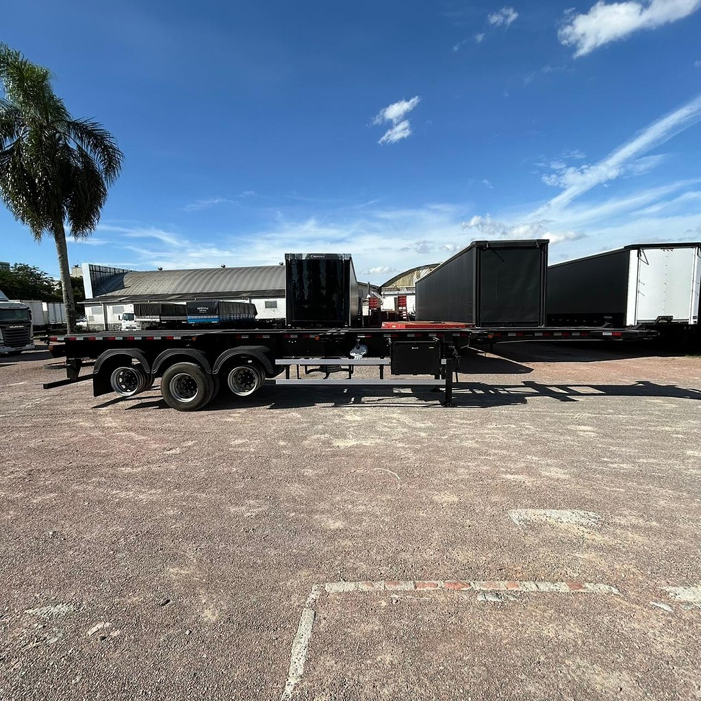 Carreta SEMI-REBOQUE PORTA-CONTAINER Guerra ANO 2026 3 Eixos de Patio 201 Caminhoes e Carretas no Paraná