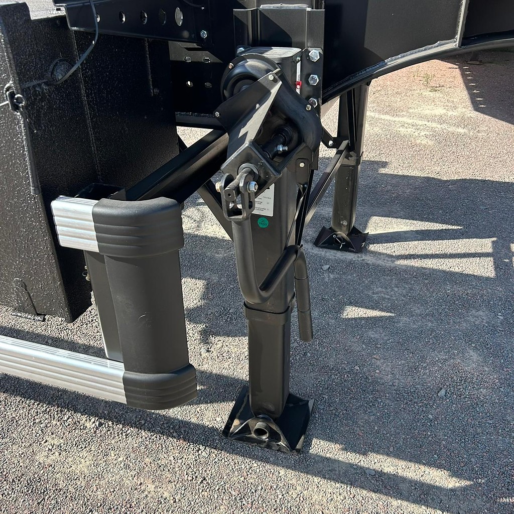 Carreta SEMI-REBOQUE PORTA-CONTAINER Guerra ANO 2026 3 Eixos de Patio 201 Caminhoes e Carretas no Paraná