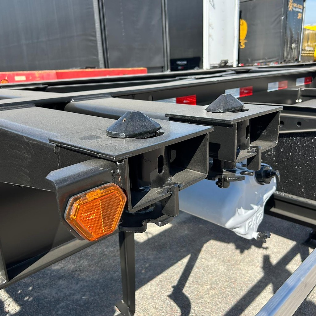 Carreta SEMI-REBOQUE PORTA-CONTAINER Guerra ANO 2026 3 Eixos de Patio 201 Caminhoes e Carretas no Paraná