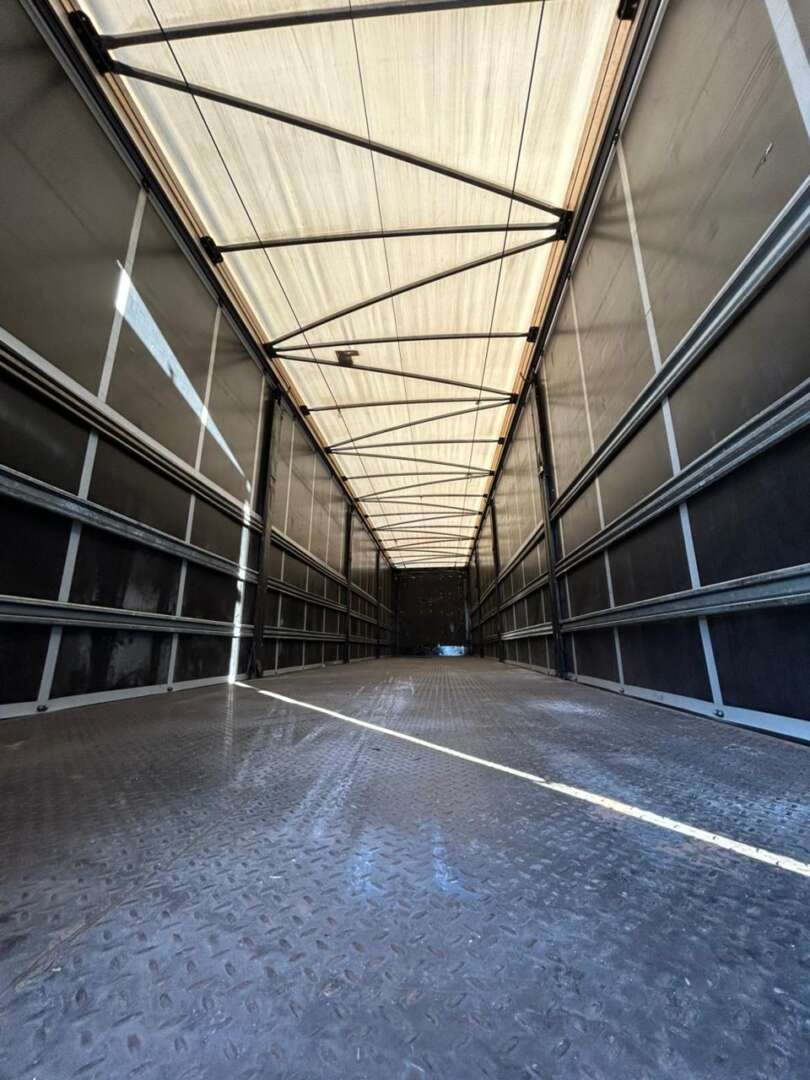 Carreta SEMI-REBOQUE BAU SIDER Randon ANO 2021 1+1+1 Vanderleia de Patio 201 Caminhoes e Carretas no Paraná