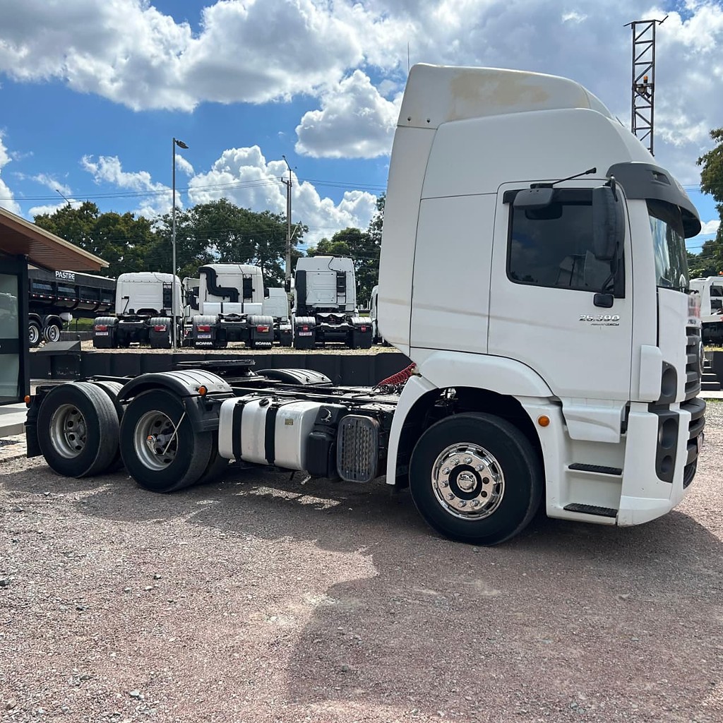 Caminhão VOLKSWAGEN VW 25390 Cavalo Mecânico ANO 2016 de Patio 201 Caminhoes e Carretas no Paraná