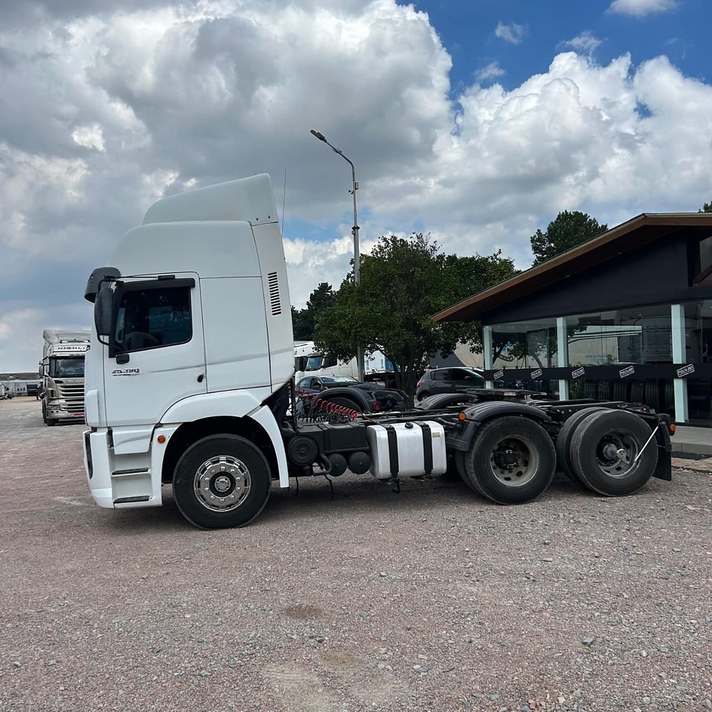 Caminhão VOLKSWAGEN VW 25390 Cavalo Mecânico ANO 2016 de Patio 201 Caminhoes e Carretas no Paraná