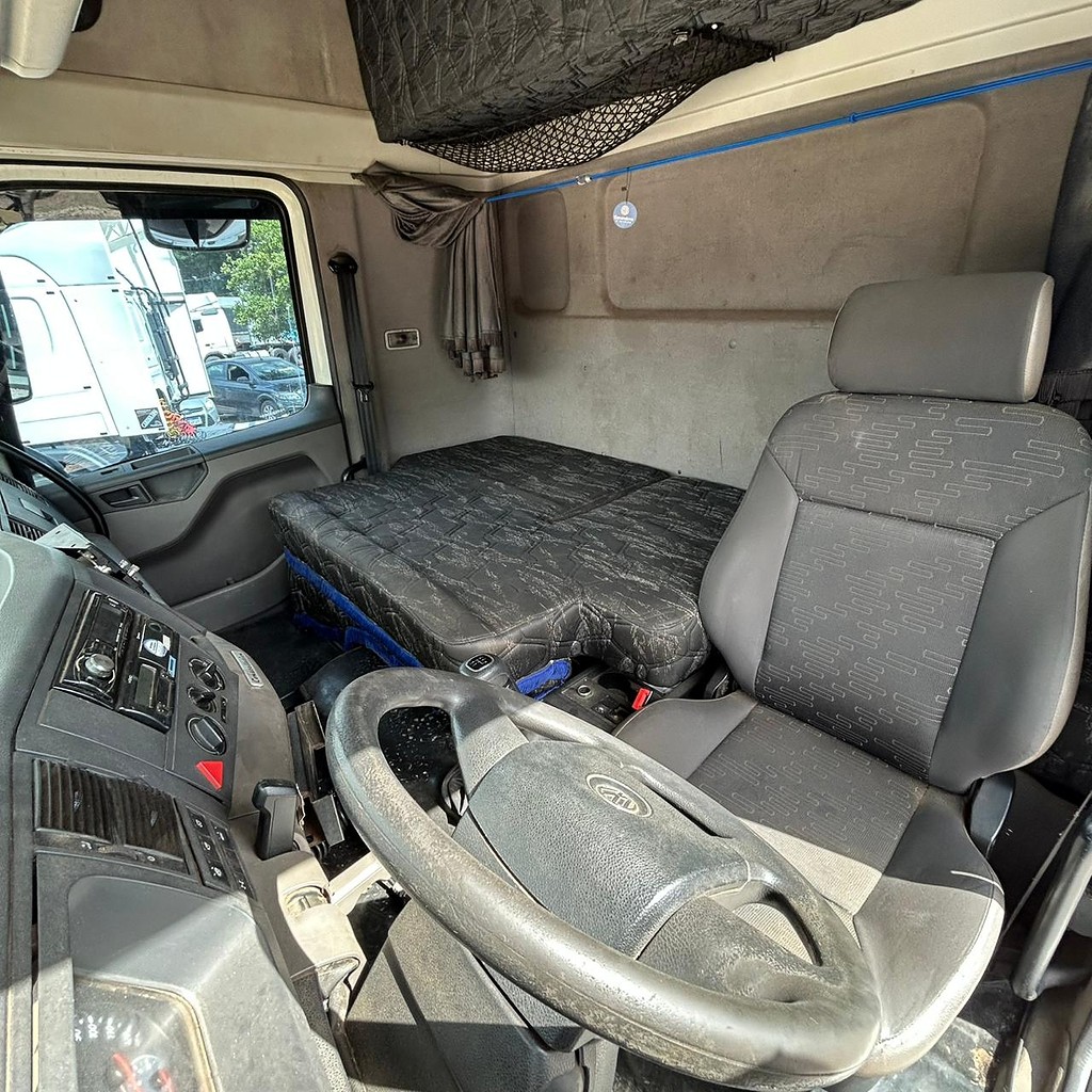 Caminhão VOLKSWAGEN VW 25390 Cavalo Mecânico ANO 2016 de Patio 201 Caminhoes e Carretas no Paraná