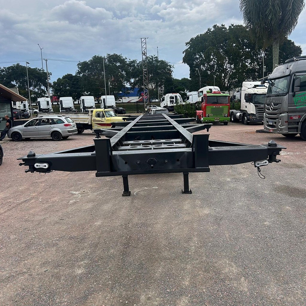 Carreta SEMI-REBOQUE PORTA-CONTAINER Facchini ANO 2011 3 Eixos de Patio 201 Caminhoes e Carretas no Paraná