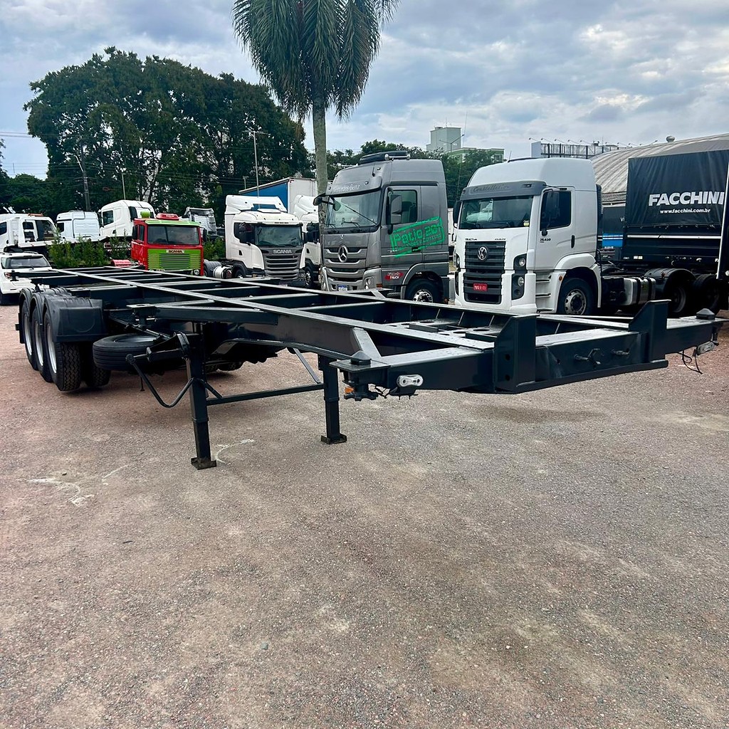 Carreta SEMI-REBOQUE PORTA-CONTAINER Facchini ANO 2011 3 Eixos de Patio 201 Caminhoes e Carretas no Paraná