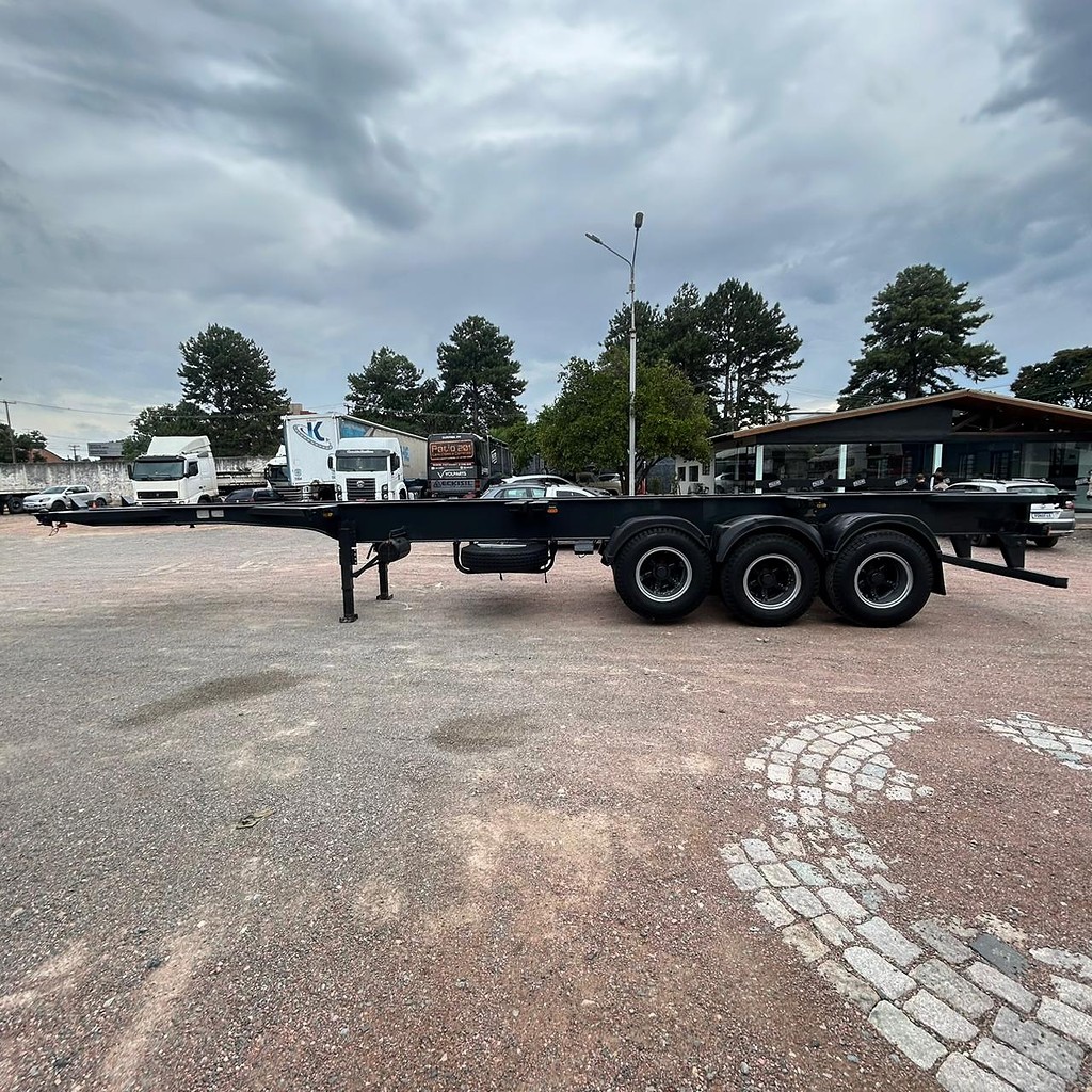 Carreta SEMI-REBOQUE PORTA-CONTAINER Facchini ANO 2011 3 Eixos de Patio 201 Caminhoes e Carretas no Paraná