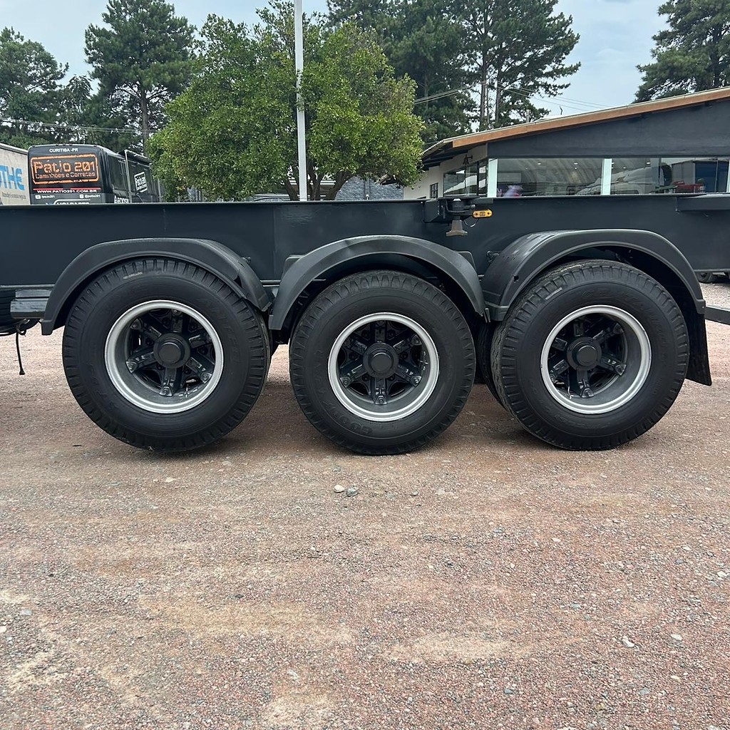 Carreta SEMI-REBOQUE PORTA-CONTAINER Facchini ANO 2011 3 Eixos de Patio 201 Caminhoes e Carretas no Paraná