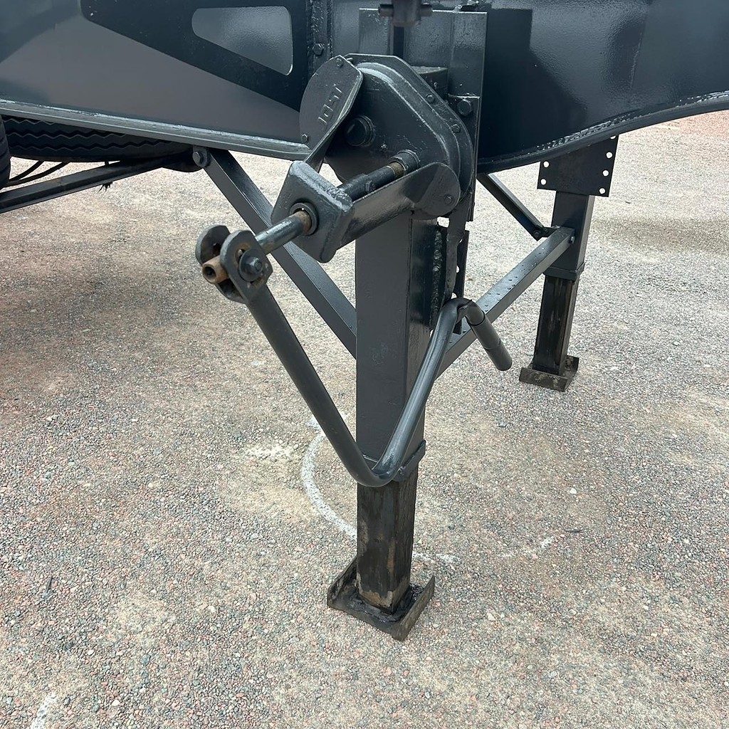 Carreta SEMI-REBOQUE PORTA-CONTAINER Facchini ANO 2011 3 Eixos de Patio 201 Caminhoes e Carretas no Paraná