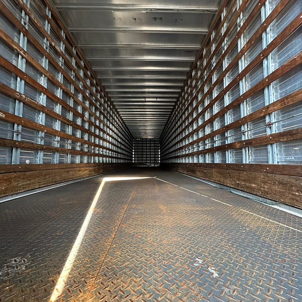 Carreta SEMI-REBOQUE BAU FURGAO Noma ANO 2010 3 Eixos de Patio 201 Caminhoes e Carretas no Paraná