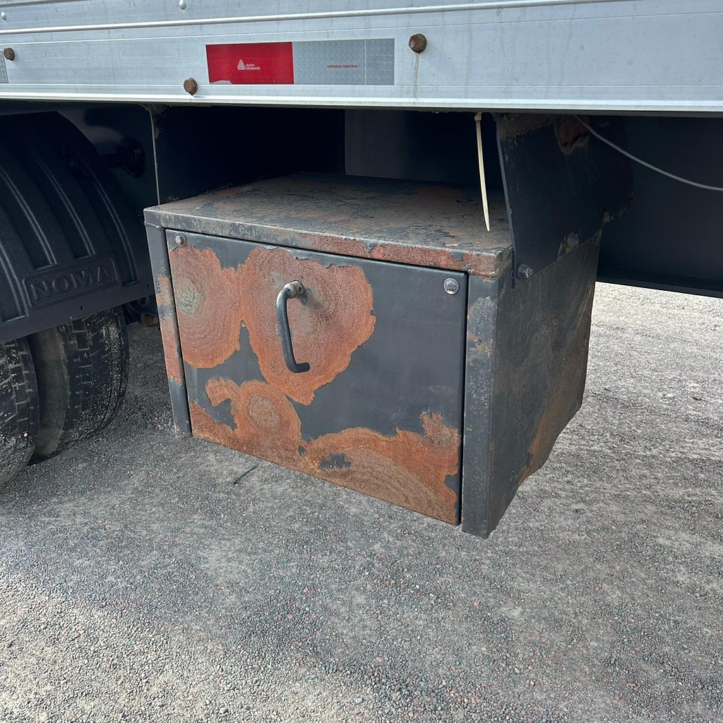 Carreta SEMI-REBOQUE BAU FURGAO Noma ANO 2010 3 Eixos de Patio 201 Caminhoes e Carretas no Paraná