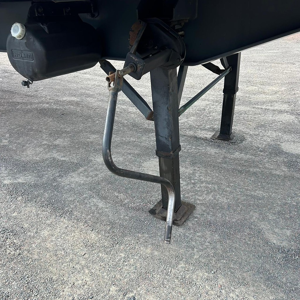 Carreta SEMI-REBOQUE BAU FURGAO Noma ANO 2010 3 Eixos de Patio 201 Caminhoes e Carretas no Paraná