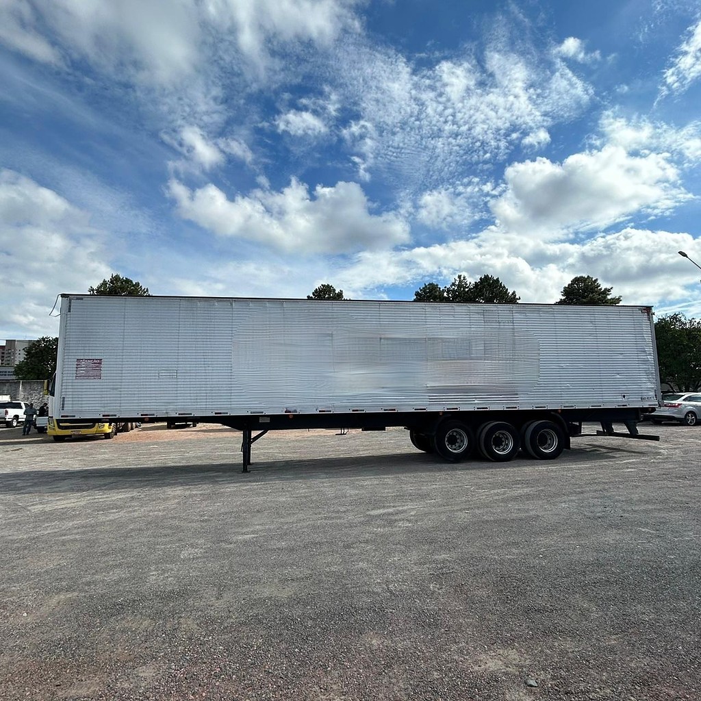 Carreta SEMI-REBOQUE BAU FURGAO Noma ANO 2010 3 Eixos de Patio 201 Caminhoes e Carretas no Paraná