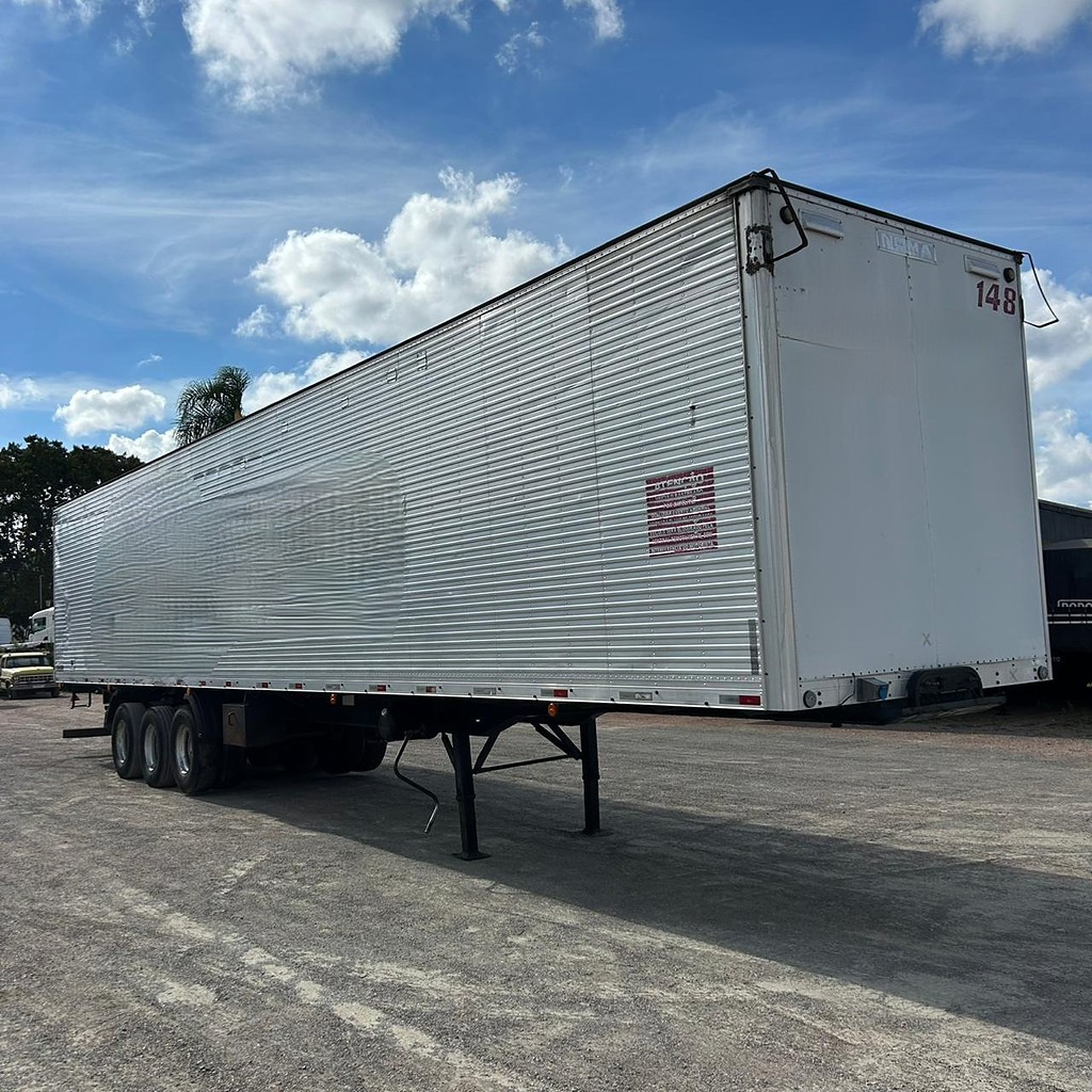 Carreta SEMI-REBOQUE BAU FURGAO Noma ANO 2010 3 Eixos de Patio 201 Caminhoes e Carretas no Paraná