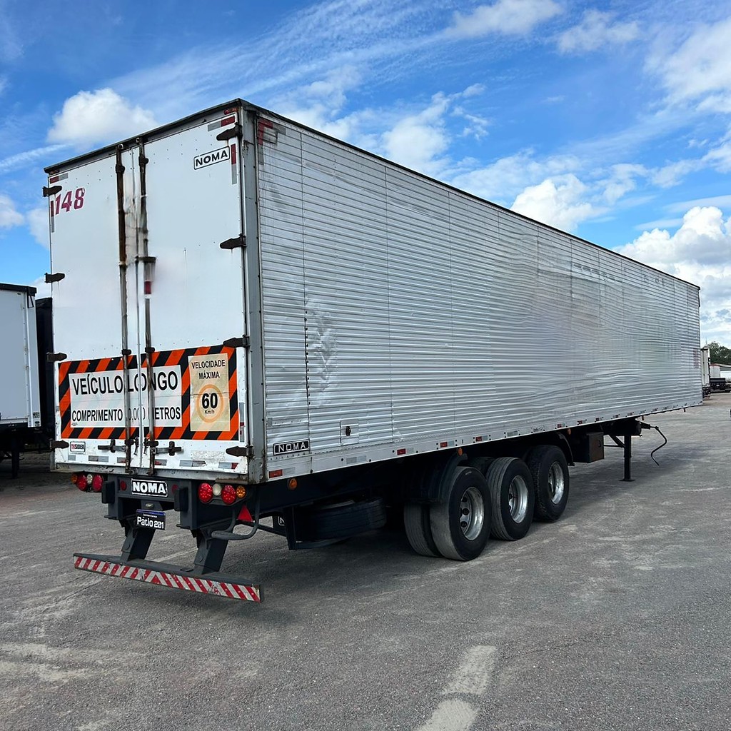 Carreta SEMI-REBOQUE BAU FURGAO Noma ANO 2010 3 Eixos de Patio 201 Caminhoes e Carretas no Paraná