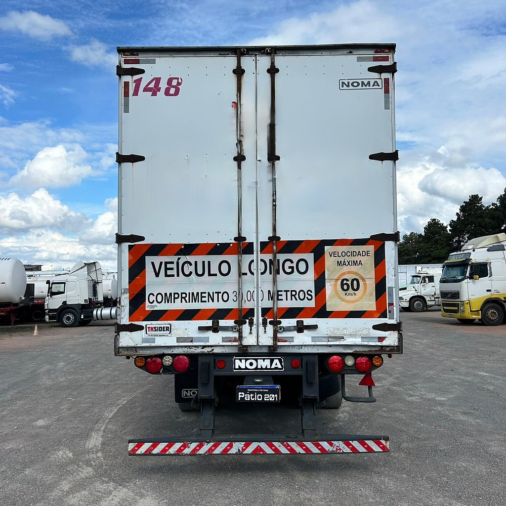 Carreta SEMI-REBOQUE BAU FURGAO Noma ANO 2010 3 Eixos de Patio 201 Caminhoes e Carretas no Paraná