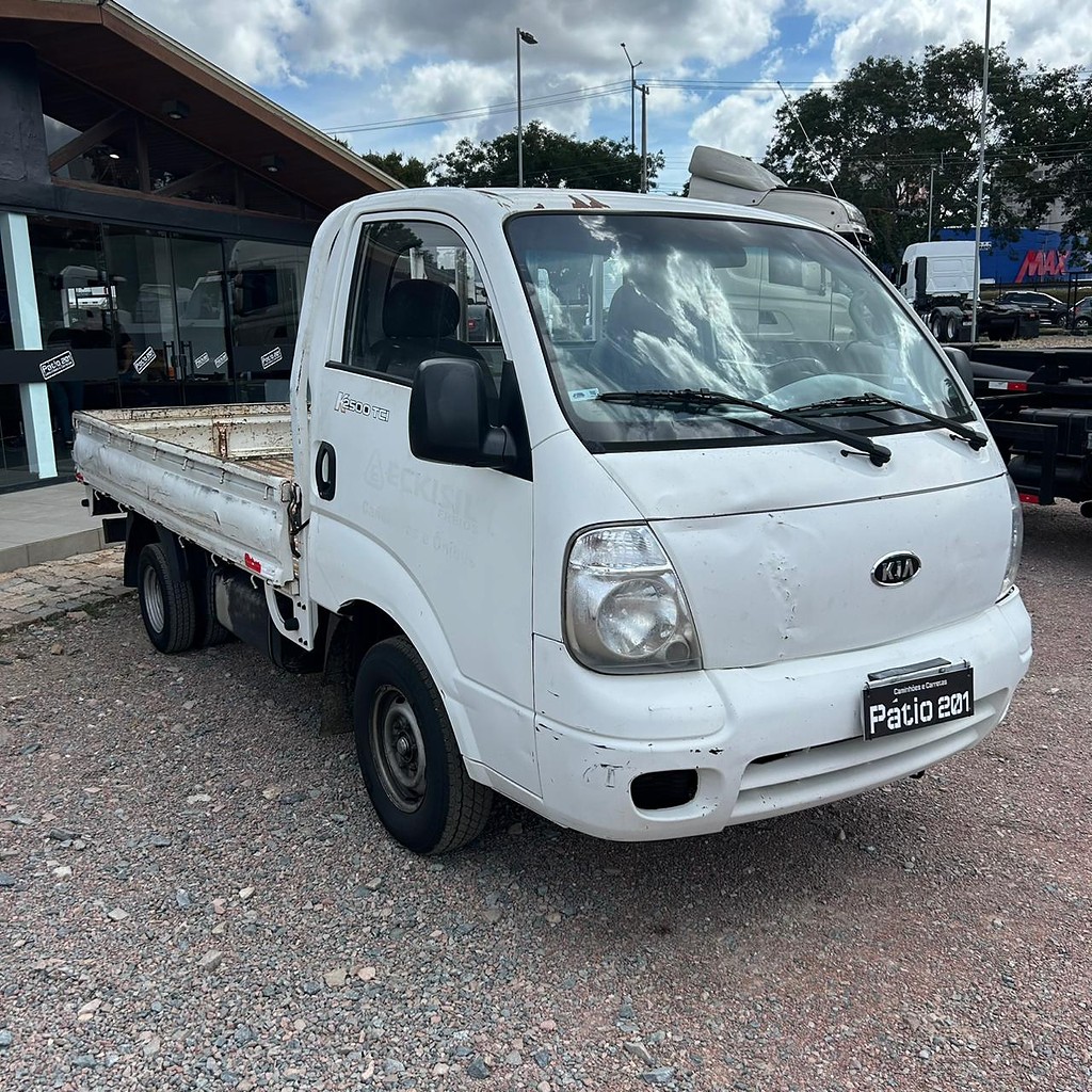 Caminhão KIA BONGO K-2500 Carga Seca ANO 2011 de Patio 201 Caminhoes e Carretas no Paraná