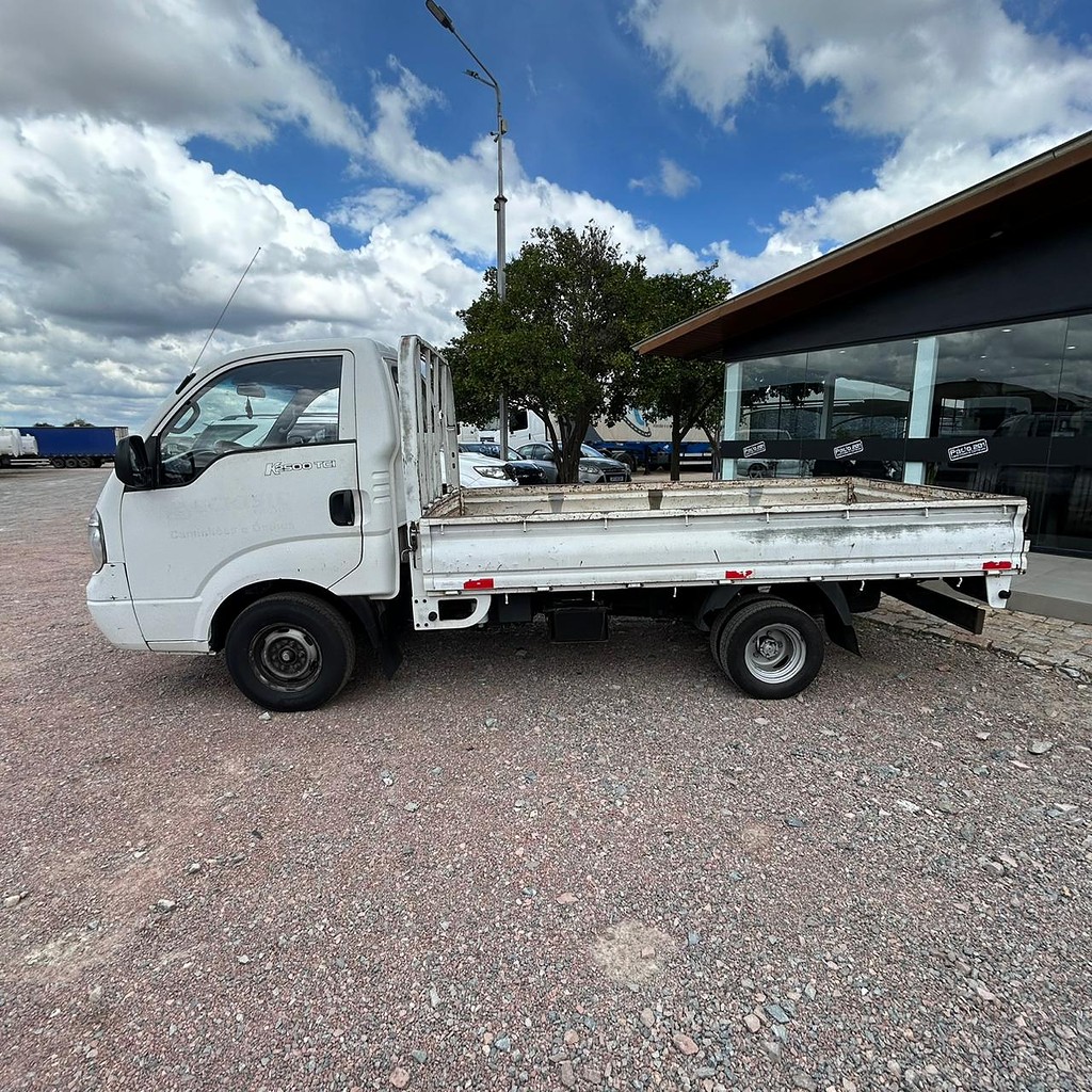 Caminhão KIA BONGO K-2500 Carga Seca ANO 2011 de Patio 201 Caminhoes e Carretas no Paraná
