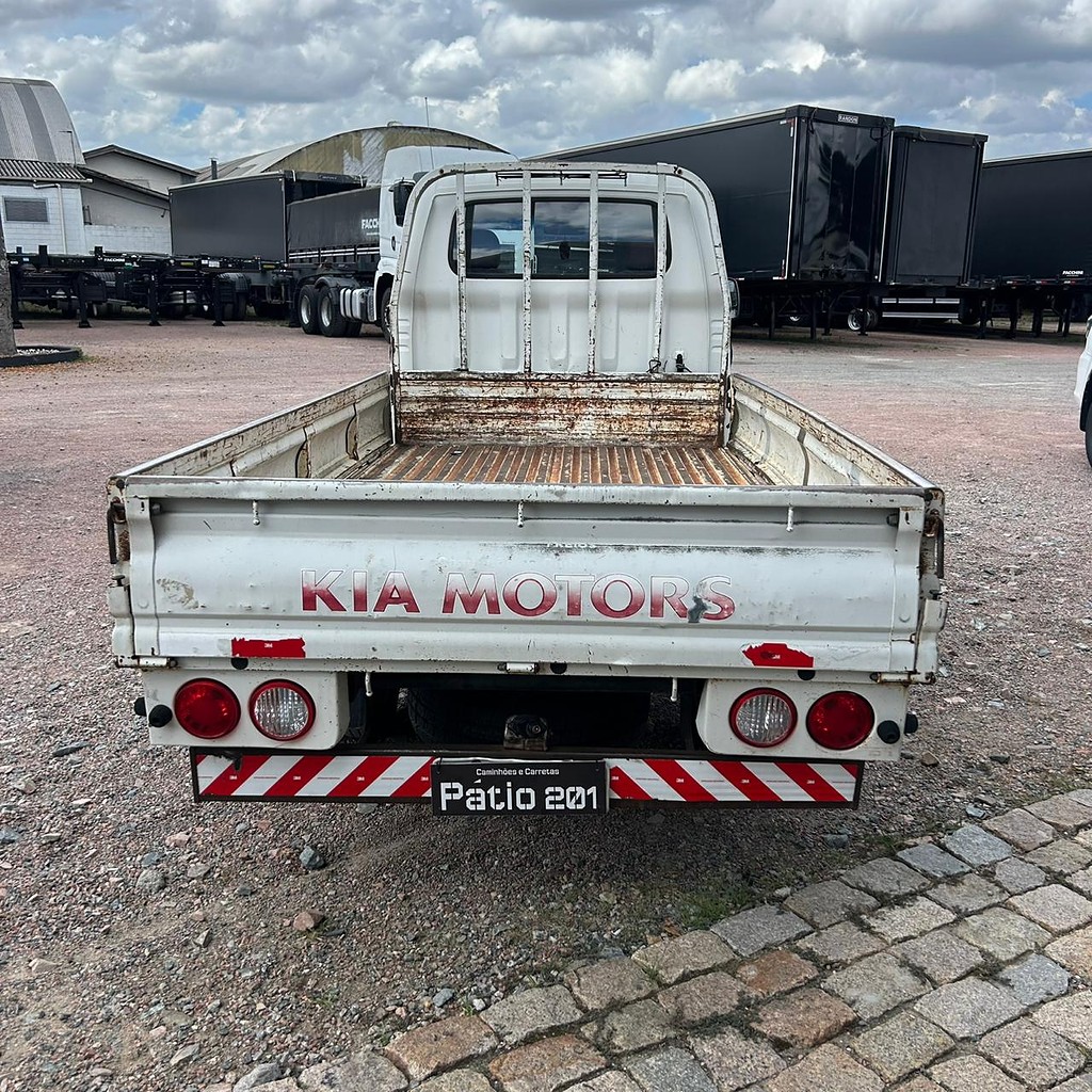 Caminhão KIA BONGO K-2500 Carga Seca ANO 2011 de Patio 201 Caminhoes e Carretas no Paraná