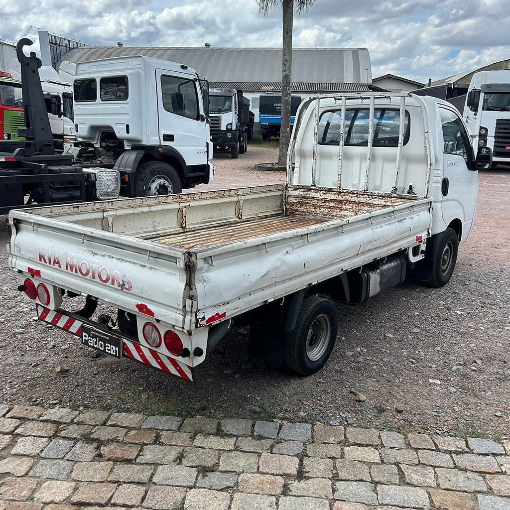 Caminhão KIA BONGO K-2500 Carga Seca ANO 2011 de Patio 201 Caminhoes e Carretas no Paraná
