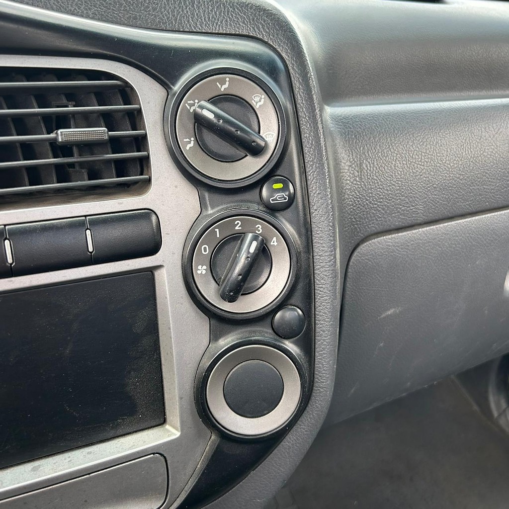 Caminhão KIA BONGO K-2500 Carga Seca ANO 2011 de Patio 201 Caminhoes e Carretas no Paraná