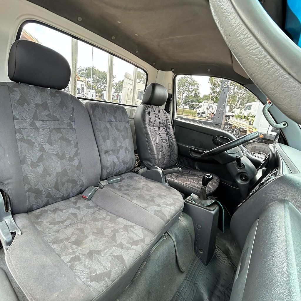 Caminhão KIA BONGO K-2500 Carga Seca ANO 2011 de Patio 201 Caminhoes e Carretas no Paraná