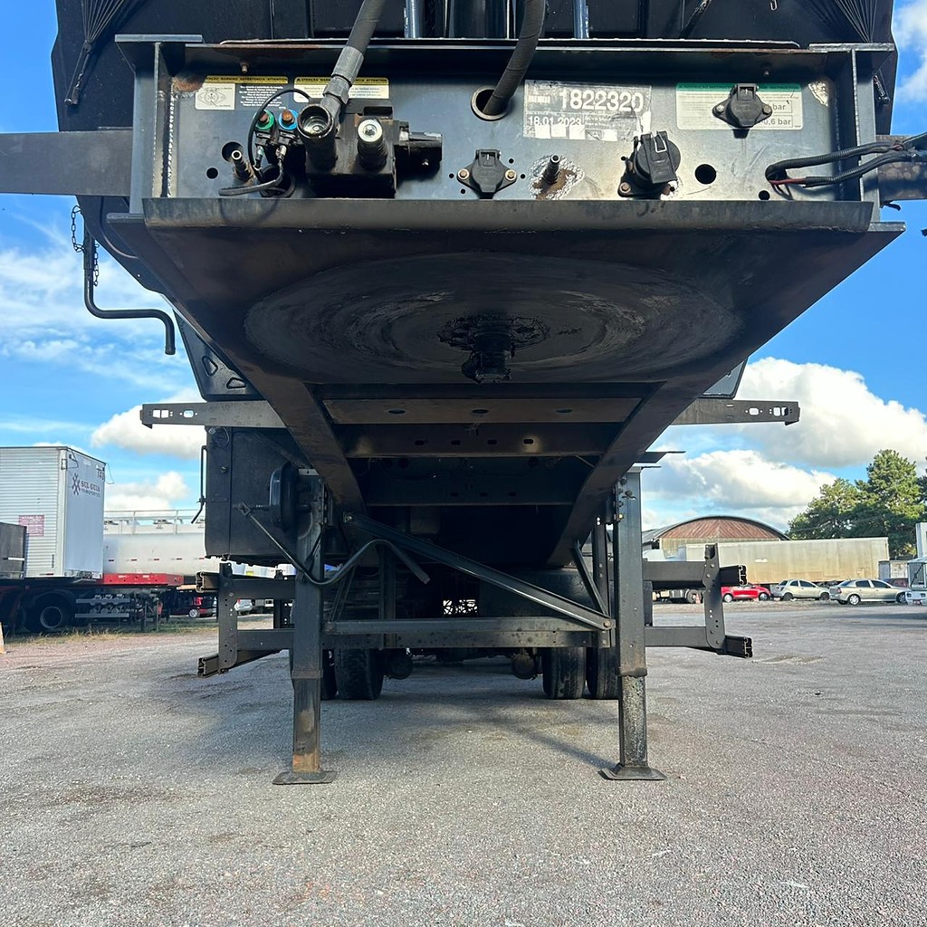 Carreta SEMI-REBOQUE BASCULANTE Randon ANO 2023 4 Eixos de Patio 201 Caminhoes e Carretas no Paraná