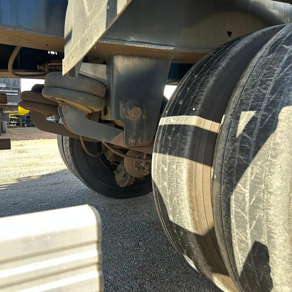 Carreta SEMI-REBOQUE BASCULANTE Randon ANO 2023 4 Eixos de Patio 201 Caminhoes e Carretas no Paraná