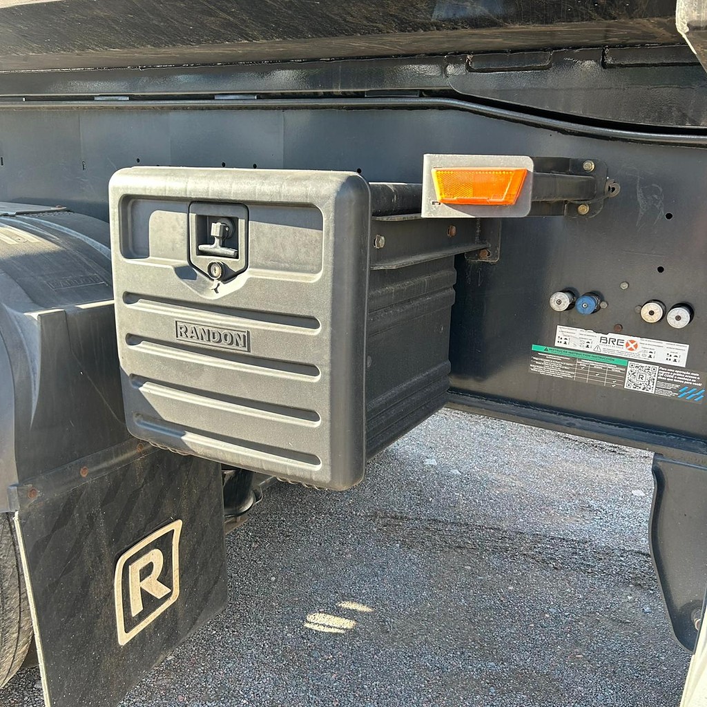 Carreta SEMI-REBOQUE BASCULANTE Randon ANO 2023 4 Eixos de Patio 201 Caminhoes e Carretas no Paraná