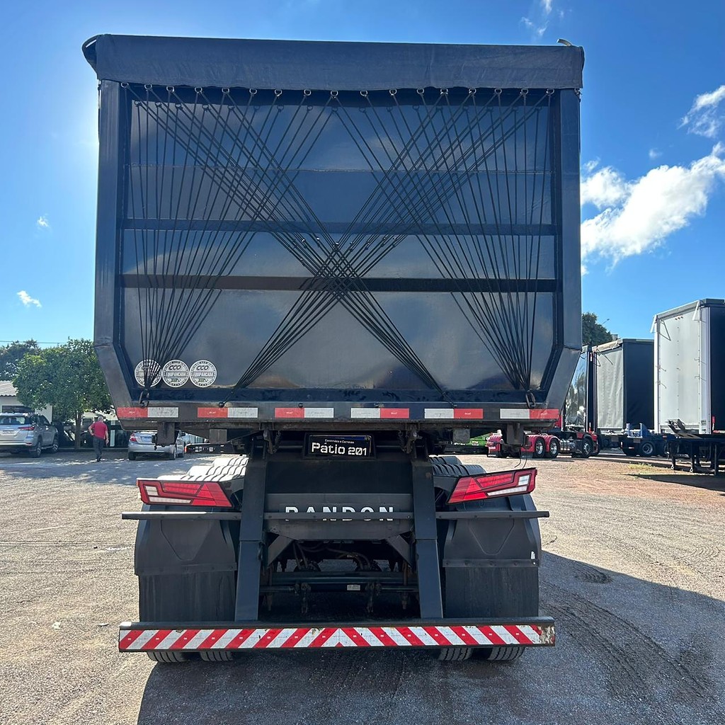 Carreta SEMI-REBOQUE BASCULANTE Randon ANO 2023 4 Eixos de Patio 201 Caminhoes e Carretas no Paraná