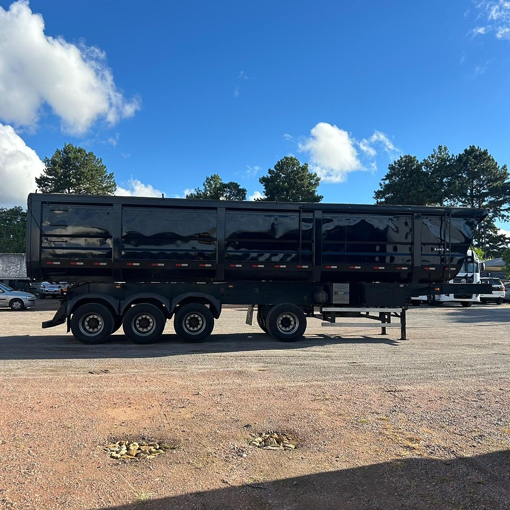 Carreta SEMI-REBOQUE BASCULANTE Randon ANO 2023 4 Eixos de Patio 201 Caminhoes e Carretas no Paraná