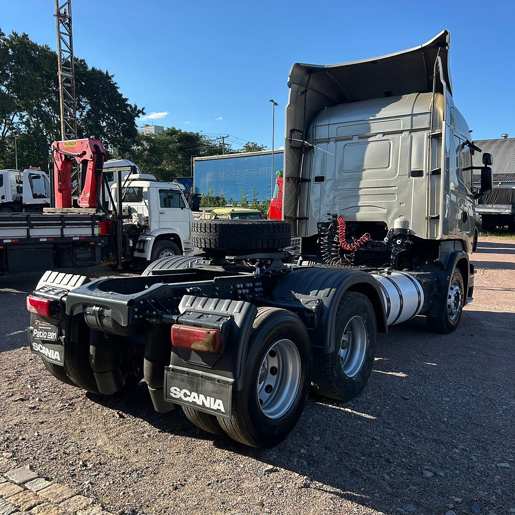 Caminhão SCANIA 420 Cavalo Mecânico ANO 2010 de Patio 201 Caminhoes e Carretas no Paraná