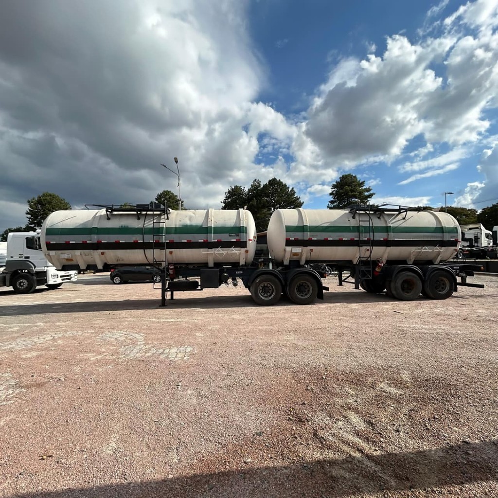 Carreta BITREM TANQUE AÇO Rodotic ANO 2009 1 Eixo de Patio 201 Caminhoes e Carretas no Paraná