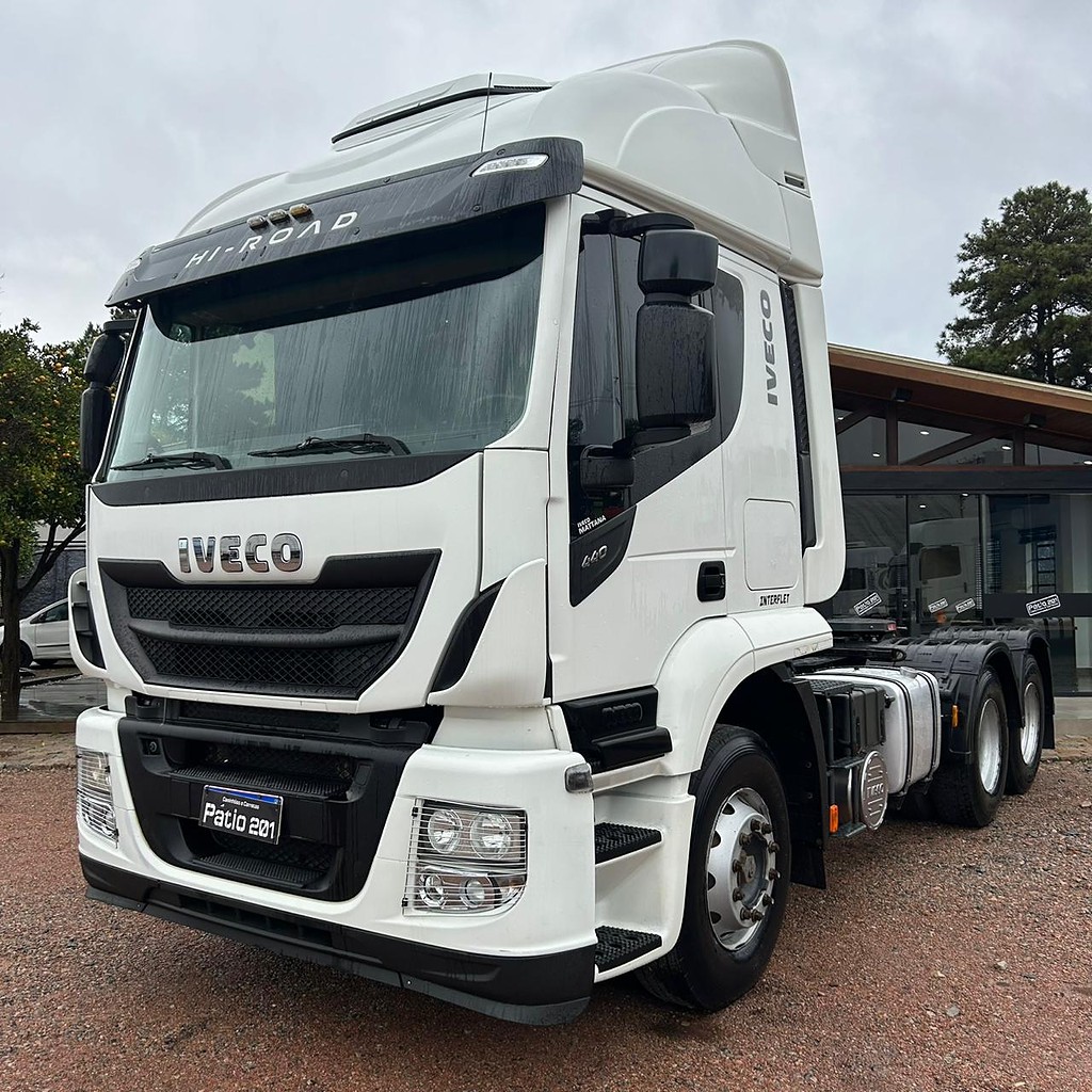 Caminhão IVECO HI ROAD 440 Cavalo Mecânico ANO 2022 de Patio 201 Caminhoes e Carretas no Paraná