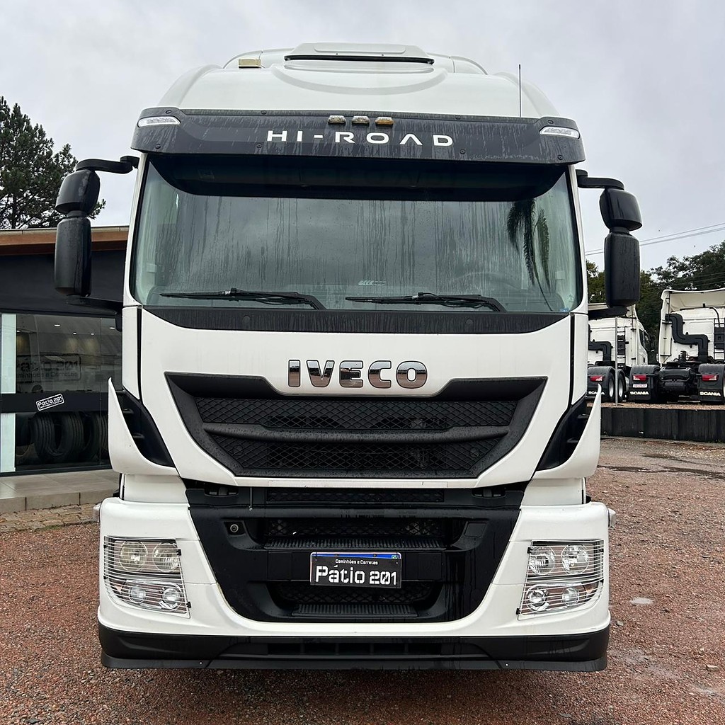 Caminhão IVECO HI ROAD 440 Cavalo Mecânico ANO 2022 de Patio 201 Caminhoes e Carretas no Paraná