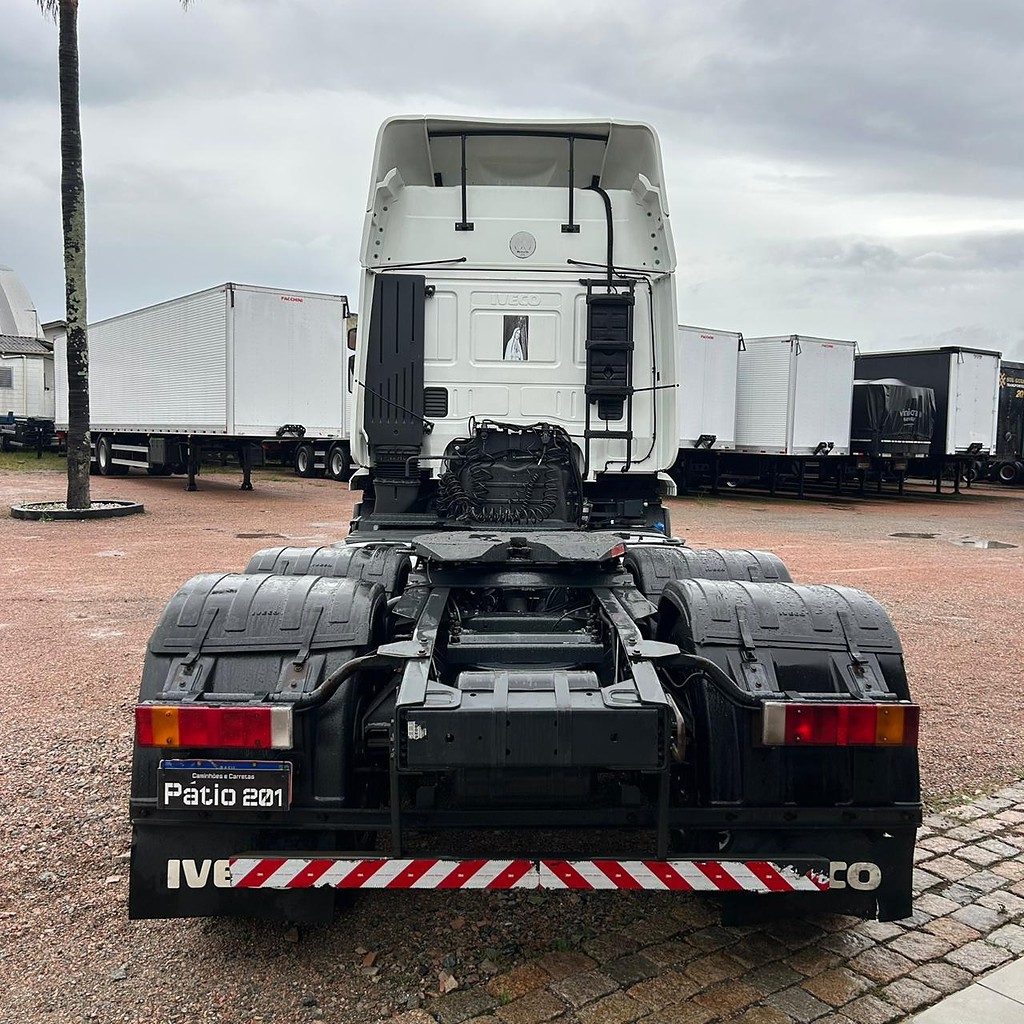 Caminhão IVECO HI ROAD 440 Cavalo Mecânico ANO 2022 de Patio 201 Caminhoes e Carretas no Paraná