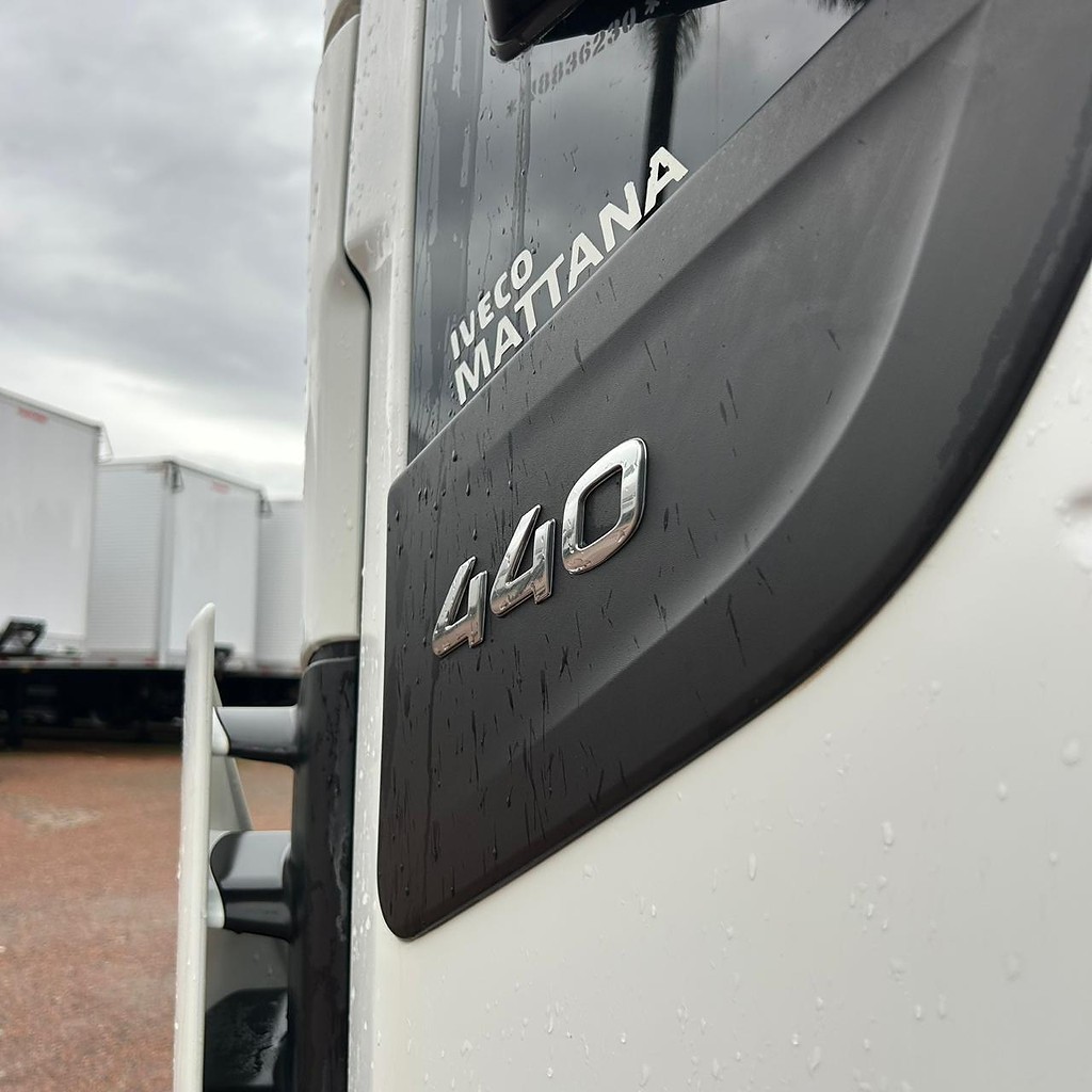 Caminhão IVECO HI ROAD 440 Cavalo Mecânico ANO 2022 de Patio 201 Caminhoes e Carretas no Paraná