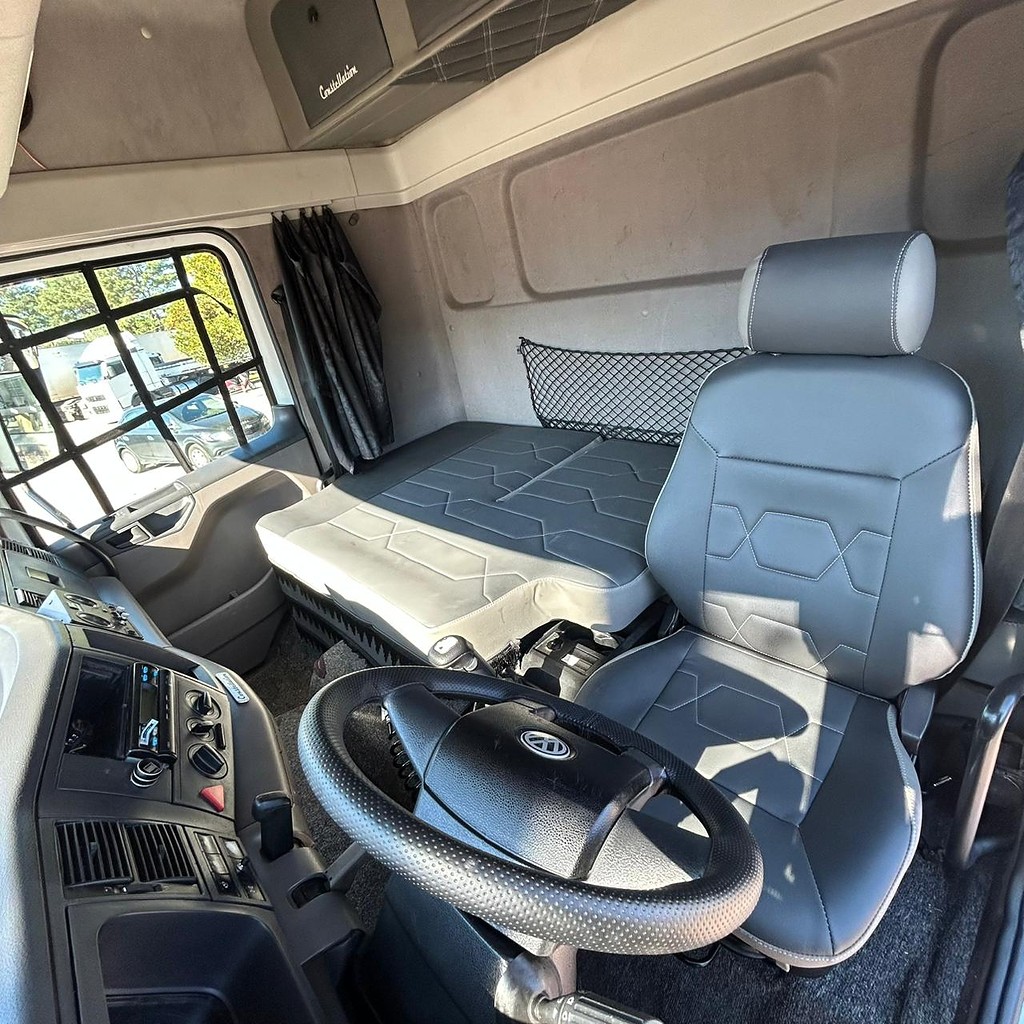 Caminhão VOLKSWAGEN VW 25390 Cavalo Mecânico ANO 2013 de Patio 201 Caminhoes e Carretas no Paraná