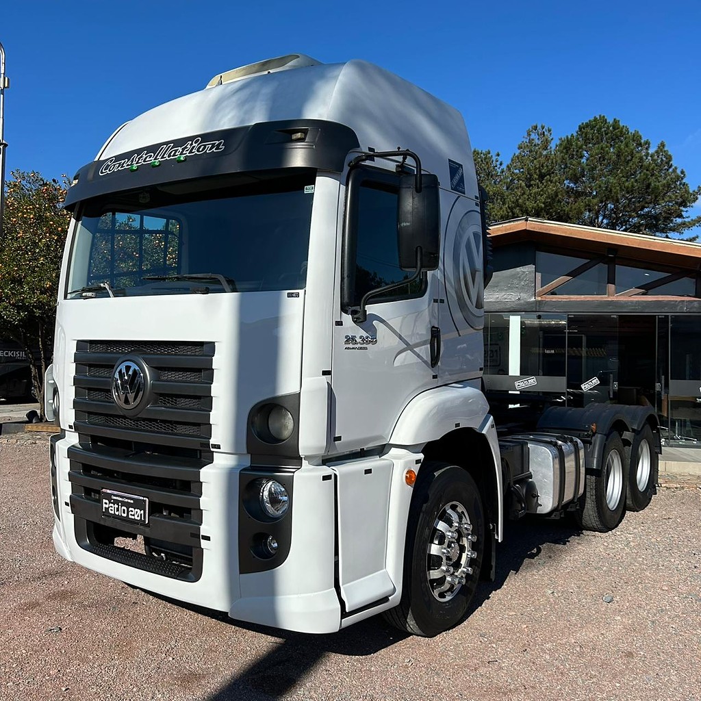 Caminhão VOLKSWAGEN VW 25390 Cavalo Mecânico ANO 2013 de Patio 201 Caminhoes e Carretas no Paraná