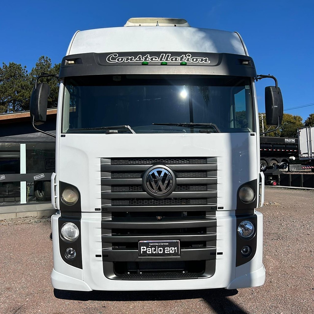 Caminhão VOLKSWAGEN VW 25390 Cavalo Mecânico ANO 2013 de Patio 201 Caminhoes e Carretas no Paraná