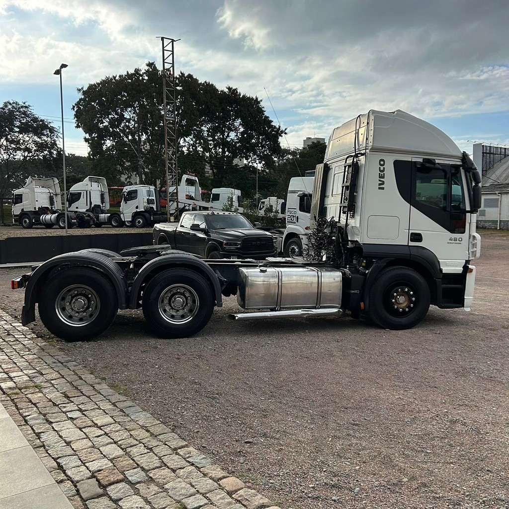 Caminhão IVECO STRALIS 480 Cavalo Mecânico ANO 2013 de Patio 201 Caminhoes e Carretas no Paraná