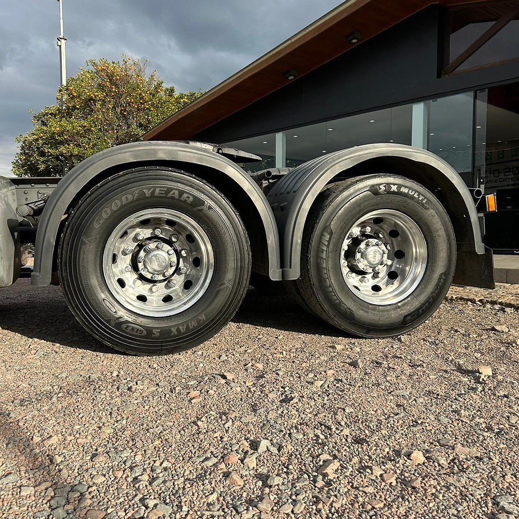 Caminhão IVECO STRALIS 480 Cavalo Mecânico ANO 2013 de Patio 201 Caminhoes e Carretas no Paraná